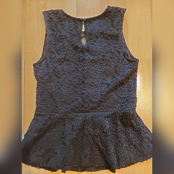 Suzy Shier peplum lace top - Picture 3 of 3